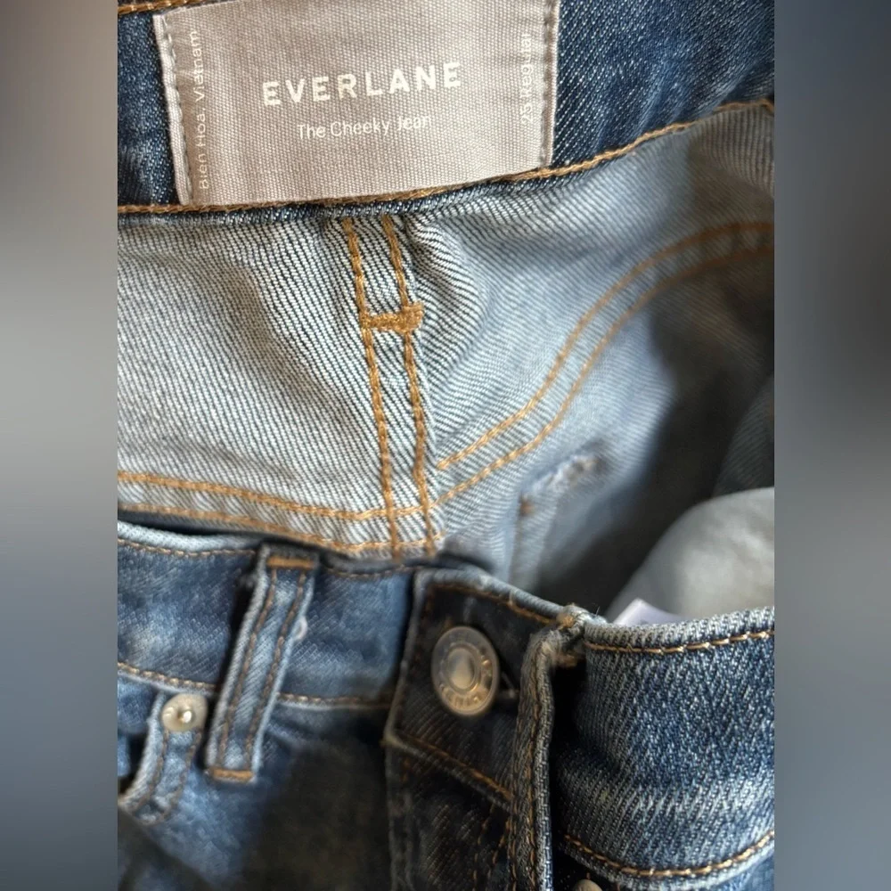 Everlane Cheeky Jean in Medium Wash, Size 25 Regular